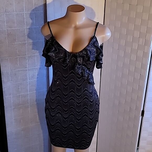BRAND NEW BLASHE SEQUIINS L MINI V-NECK DRESS - Picture 11 of 13